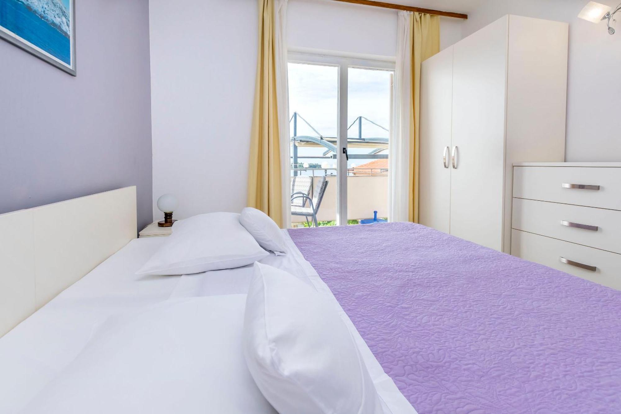 Apartments Zivana Примоштен Номер фото